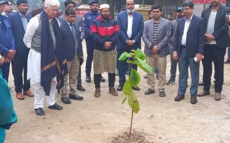 উপদেষ্টা আদিলুর রহমান খান-বলেন সরকারের দৃষ্টি বাংলাদেশের প্রত্যেকটা মানুষকে নিরাপত্তা দেওয়ার