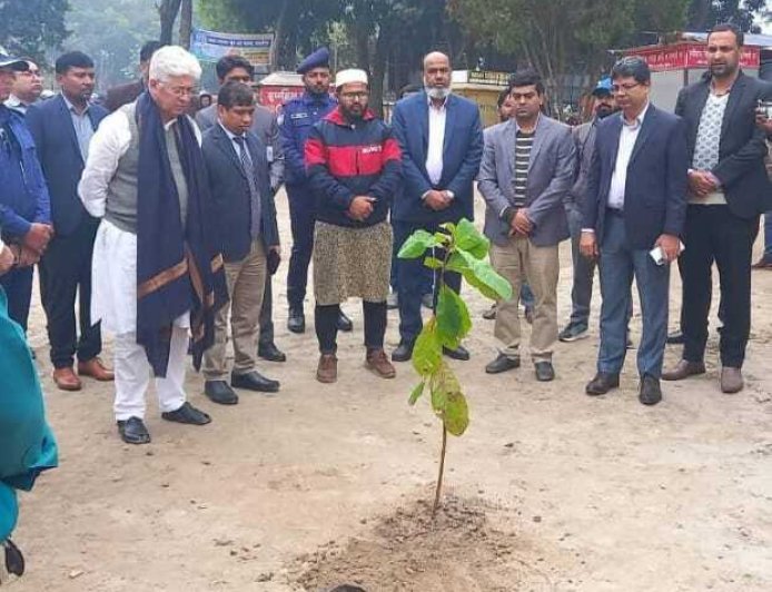 উপদেষ্টা আদিলুর রহমান খান-বলেন সরকারের দৃষ্টি বাংলাদেশের প্রত্যেকটা মানুষকে নিরাপত্তা দেওয়ার