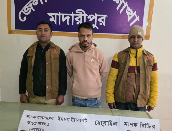 ইয়াবা-হিরোইনসহ ১৫ মামলার  আসামি মাদারীপুরের শীর্ষ সন্ত্রাসী পল্টু আকাশ গ্রেফতার