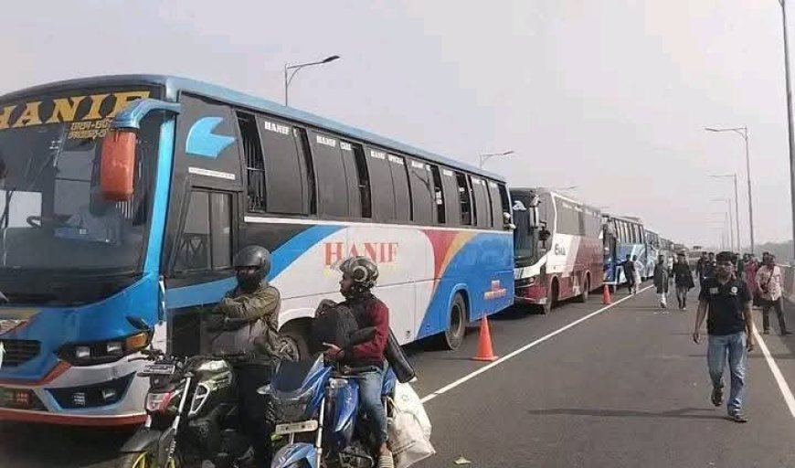 মাদারীপুরে আড়িয়াল খাঁ সেতুর ওপর বাস-ট্রাক সংঘর্ষে নিহত ৩, আহত অন্তত ২০